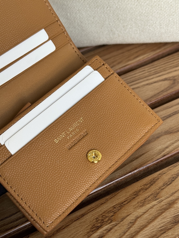 イヴサンローラン財布角部分ディテール